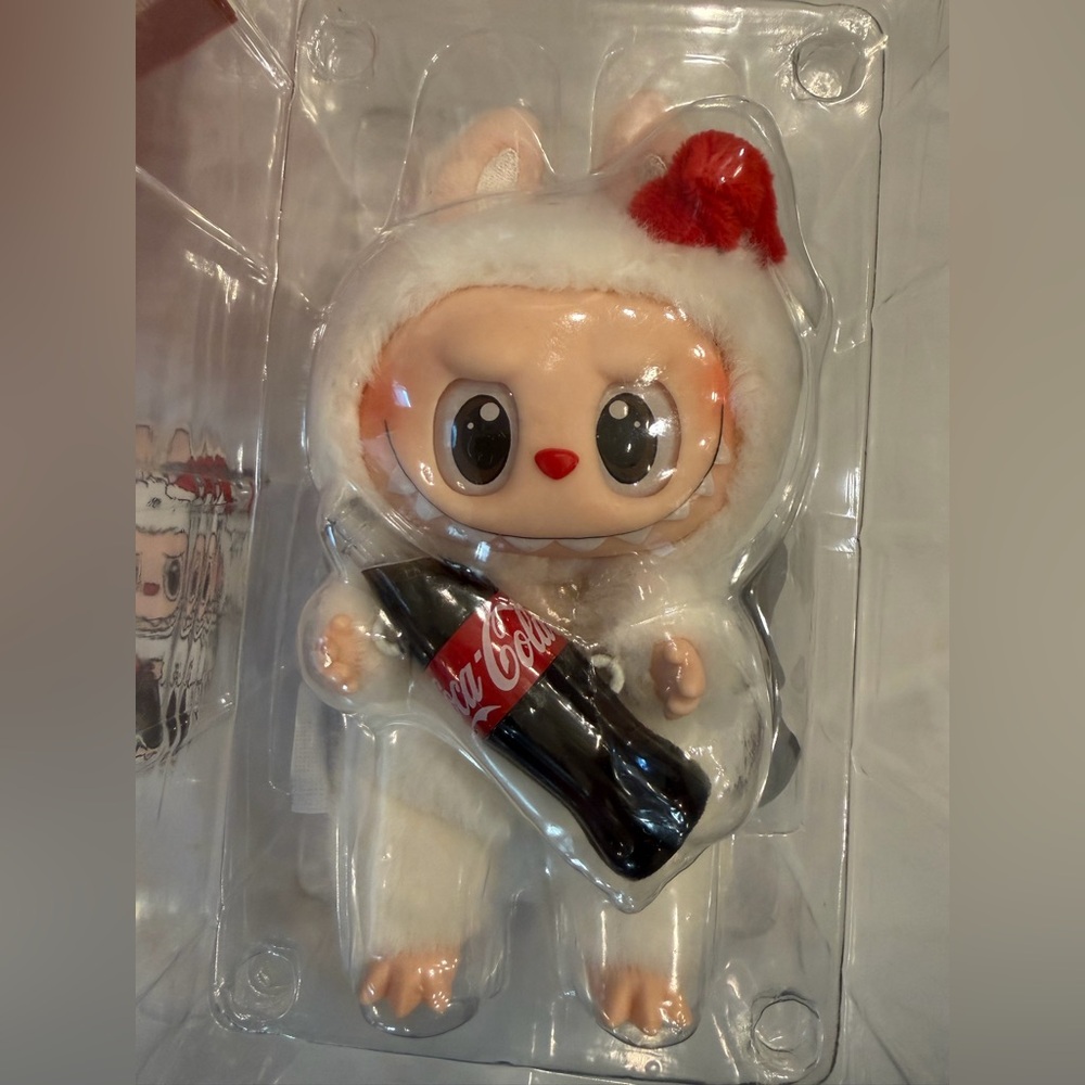 Pop Mart Coca Cola Vinyl Face Plush Pendant “Surprise Shake” - Picture 2 of 7